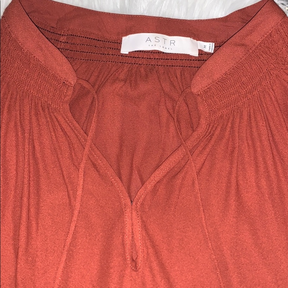 Astr Split Neck Long Sleeve Rust Tunic Size Medium - Picture 4 of 8
